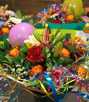 Karneval_Blumenstrauss_Clown_Luftballon.jpg