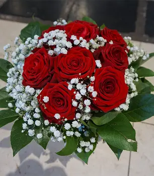 Brautstrauss_rote_Rosen.jpg