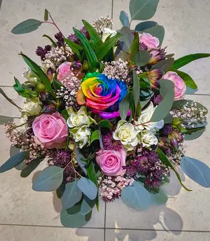 Brautstrauss_Regenbogen.jpg