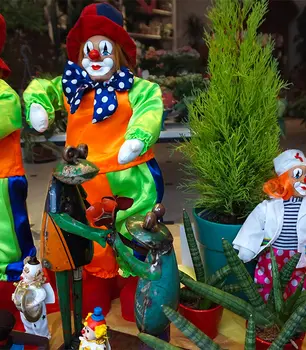Karneval_Clown_stehend_und_Clown_Krankenpfleger.jpg