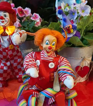 Karneval_Clown_sitzend_Koelle.jpg